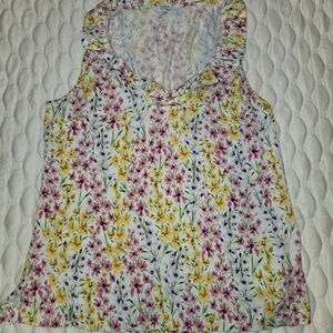 Crown & Ivy Women's Sleeveless Tank Top White Floral Print Casual Size Medium